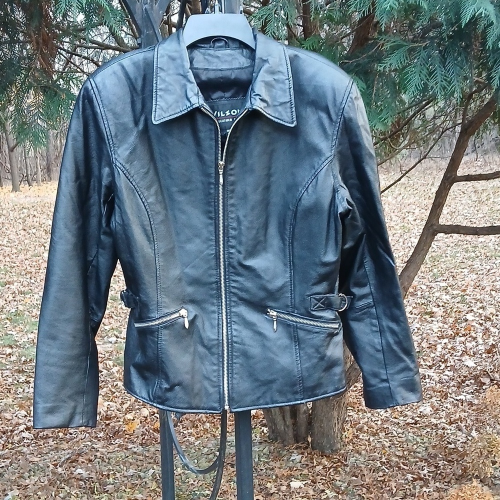 Wilson's leather motorcycle jacket Vintage, EUC            rn 69426. Sz M